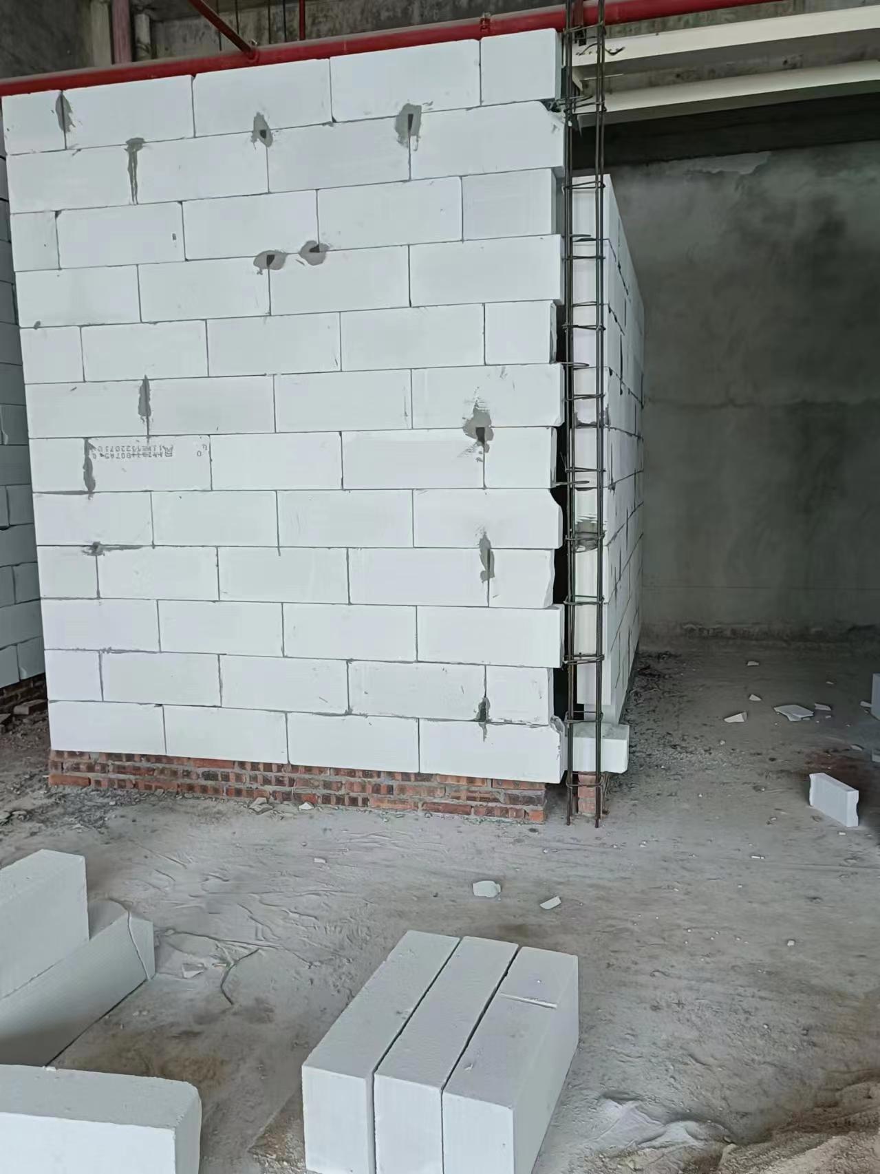 泡沫砖隔墙施工场景图